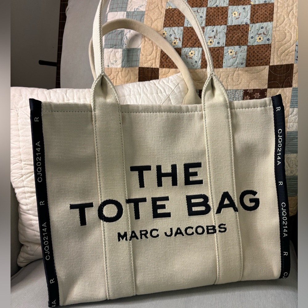 Marc Jacob’s Large The Tote bag in warm sand